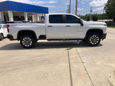 Used 2023 Chevrolet Silverado 2500 Custom w/ Gooseneck/5TH Wheel Package AWD/4WD image 4