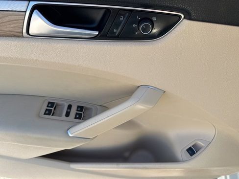 Used 2017 Volkswagen Passat 1.8T SE image 28