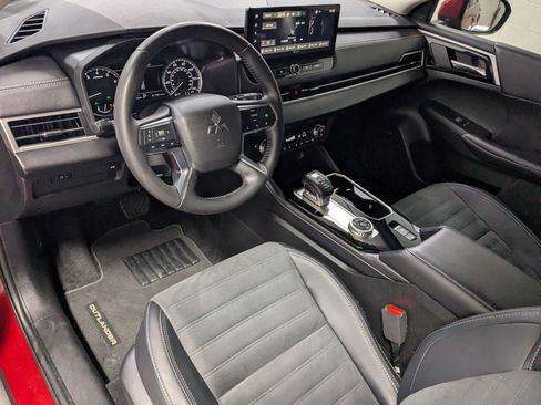 Used 2025 Mitsubishi Outlander SE AWD/4WD image 12