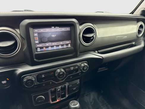 Used 2021 Jeep Wrangler Unlimited Sahara AWD/4WD image 24