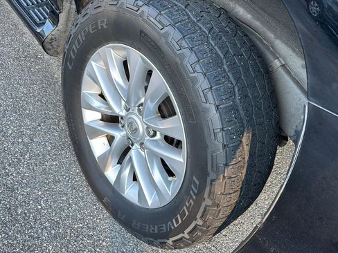 Used 2015 Lexus GX 460 w/ Premium Package image 8