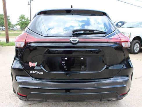 Used 2023 Nissan Kicks S FWD image 4