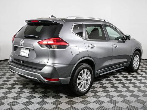 Used 2017 Nissan Rogue SV AWD/4WD image 3