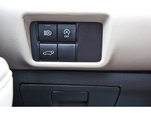 Used 2023 Toyota Highlander XLE FWD image 22
