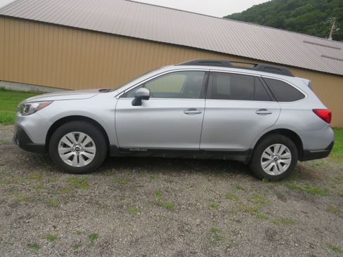 Used 2019 Subaru Outback 2.5i Premium AWD/4WD image 4