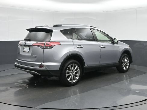 Used 2018 Toyota RAV4 Limited AWD/4WD image 7