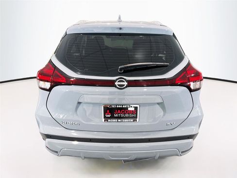 Used 2024 Nissan Kicks SV FWD image 4