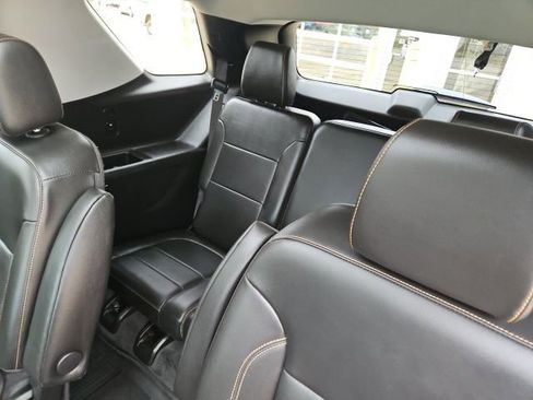 Used 2021 Chevrolet Traverse RS image 23