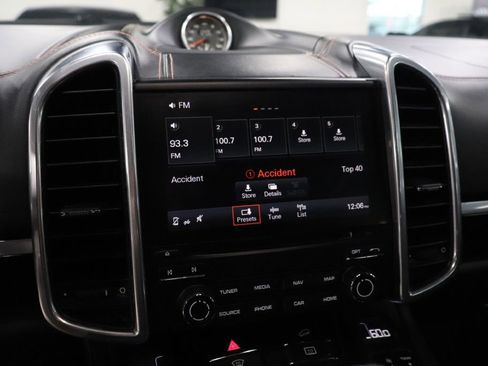 Used 2017 Porsche Cayenne Turbo image 33