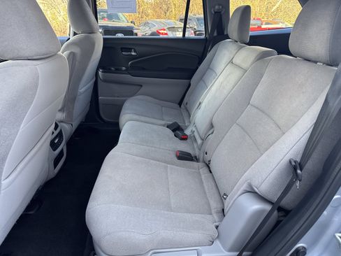 Used 2019 Honda Pilot EX image 9