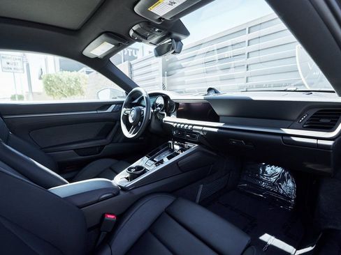 Used 2024 Porsche 911 Carrera 4S w/ Premium Package image 33