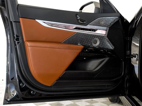 Used 2023 BMW 760i xDrive w/ Executive Package image 42