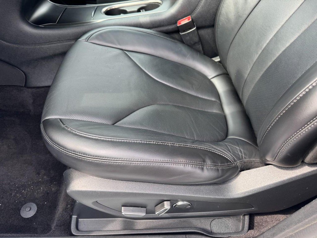 Used 2017 Lincoln MKC Reserve FWD image 15