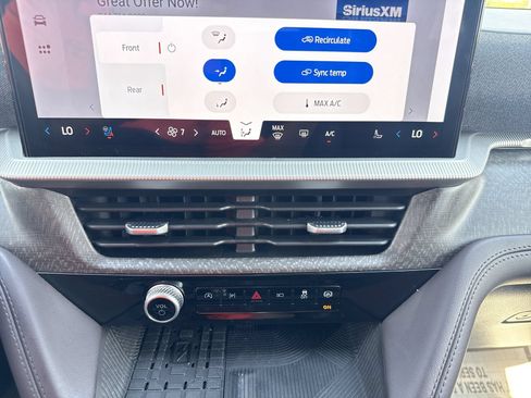 Used 2025 Ford Explorer Platinum RWD image 17