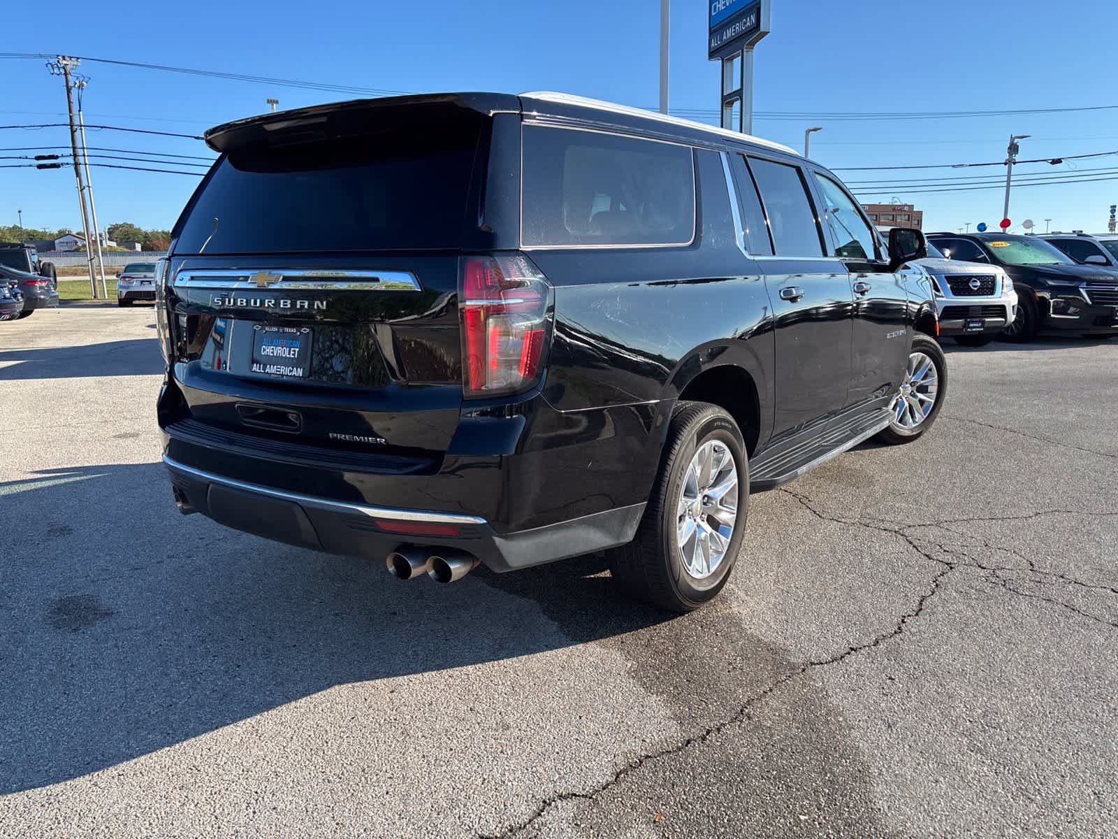 Used 2022 Chevrolet Suburban Premier w/ Premium Package AWD/4WD image 5