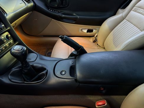 Used 2004 Chevrolet Corvette Coupe w/ Roof Package image 23