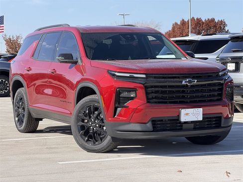 New 2026 Chevrolet Traverse LT w/ Enhanced Driving Package image 2