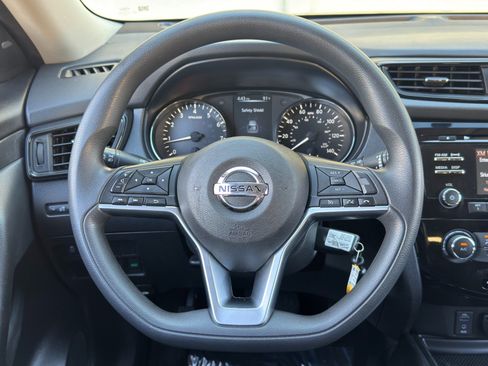 Used 2017 Nissan Rogue S AWD/4WD image 18