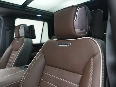 Used 2025 GMC Yukon Denali Ultimate w/ LPO, Floor Liner Package AWD/4WD image 16