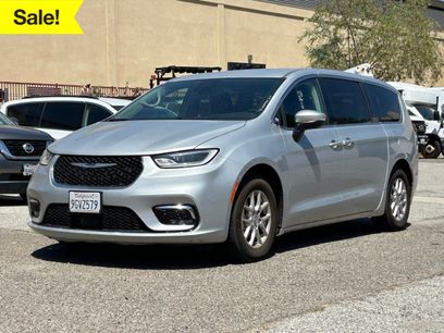 Used 2023 Chrysler Pacifica Touring-L