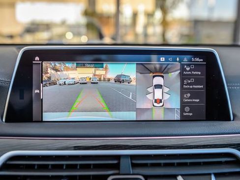 Used 2020 BMW 740i xDrive w/ M Sport Package image 19