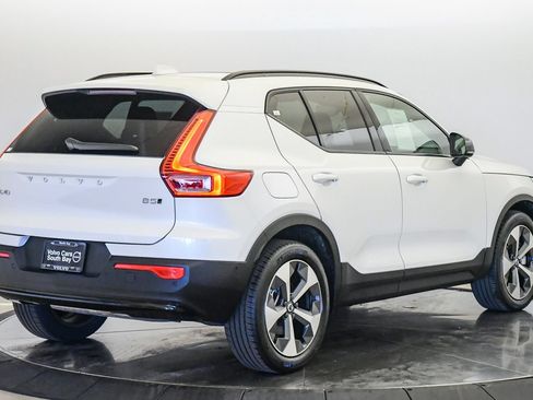 Certified 2026 Volvo XC40 B5 Plus AWD/4WD image 5