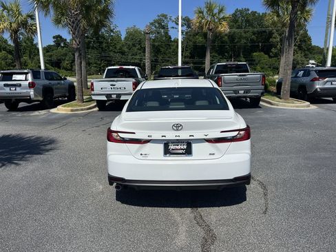 Used 2025 Toyota Camry SE FWD image 9