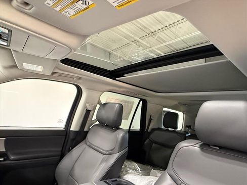 New 2026 Ford Expedition Active image 18