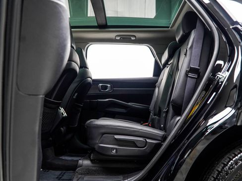 Used 2025 Kia Sorento S w/ Panoramic Sunroof Package FWD image 39