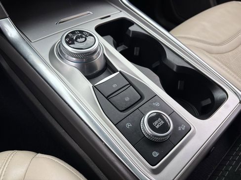 Used 2020 Ford Explorer Platinum w/ Premium Technology Package image 25