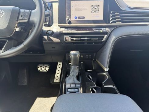 Used 2025 Toyota Camry SE image 15