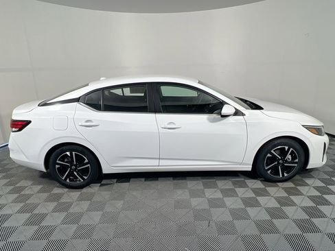 Used 2024 Nissan Sentra SV FWD image 2