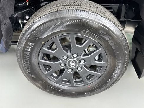 Certified 2026 Toyota 4Runner SR5 AWD/4WD image 31