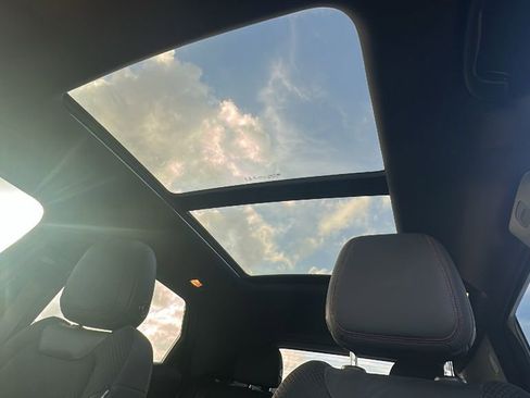 Used 2021 Chevrolet TrailBlazer RS w/ Sun and Liftgate Package image 5