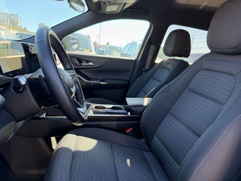 Used 2025 Chevrolet Equinox LT image 25