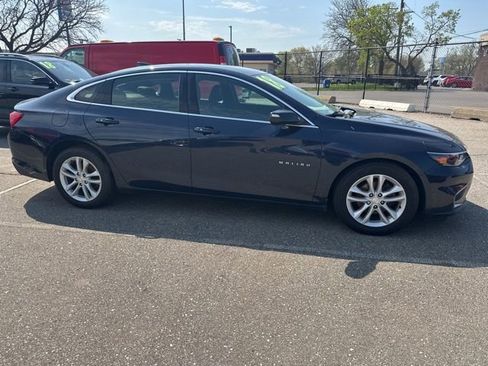 Used 2018 Chevrolet Malibu LT FWD image 2
