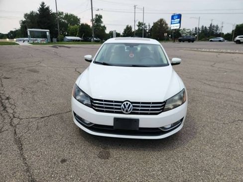 Used 2013 Volkswagen Passat 2.5 SEL Premium FWD image 9