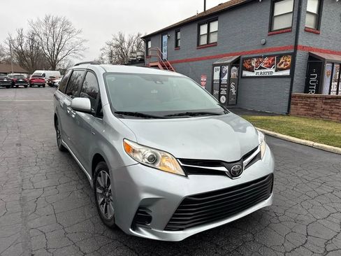 Used 2019 Toyota Sienna LE image 6