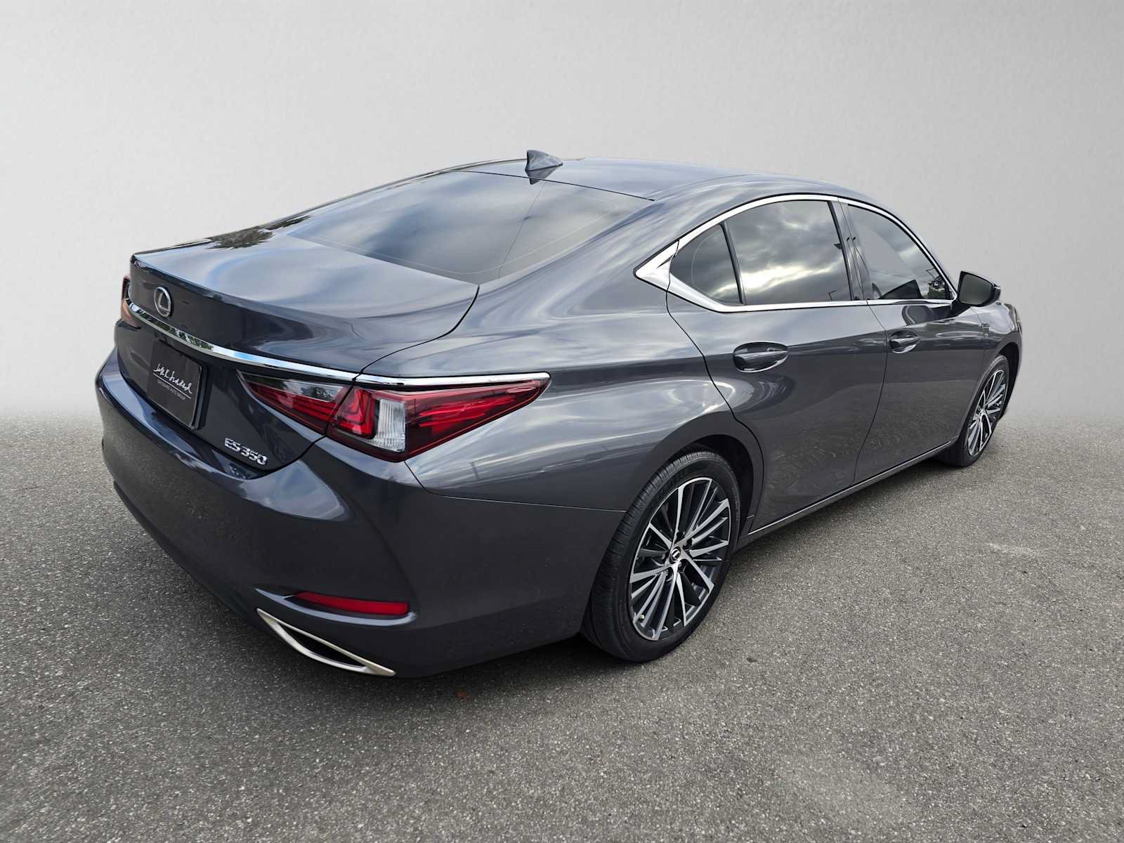 Used 2023 Lexus ES 350 w/ Premium Package FWD image 3