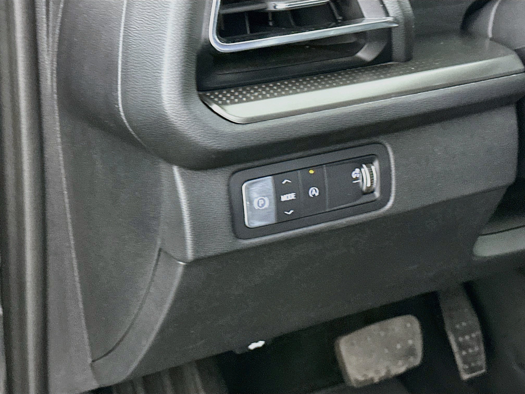 Used 2025 Chevrolet Traverse LT FWD image 17