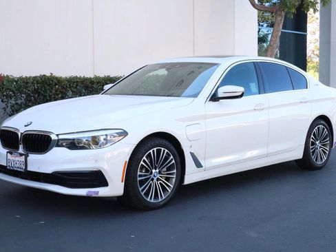 Used 2019 BMW 530e w/ Premium Package image 2