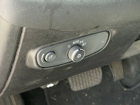 Used 2018 Chevrolet Equinox LS FWD image 6