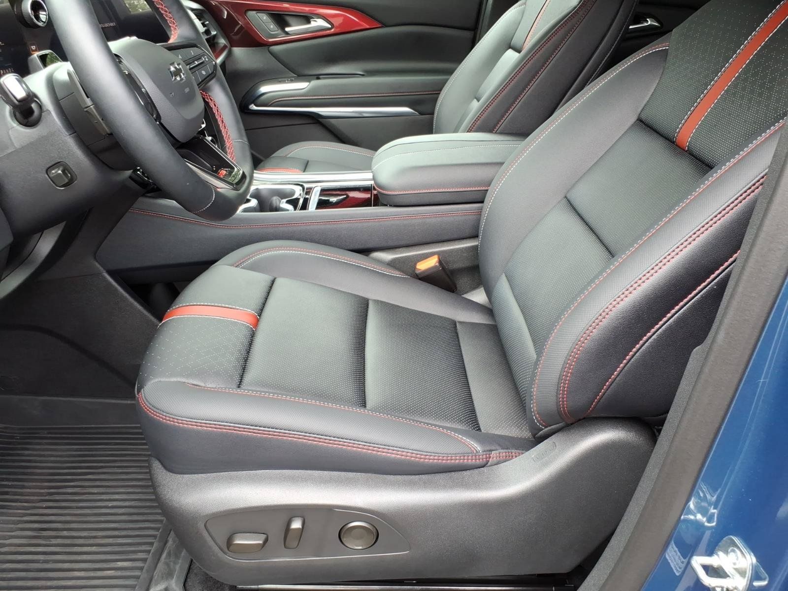 Used 2026 Chevrolet Traverse RS w/ LPO, Floor Liner Package AWD/4WD image 16