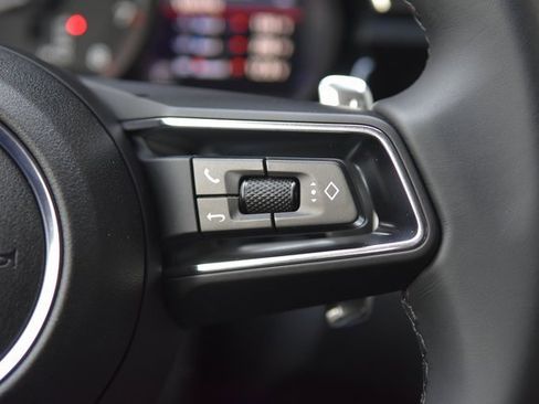 Certified 2025 Porsche Macan image 38