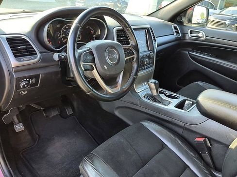 Used 2018 Jeep Grand Cherokee Laredo RWD image 15