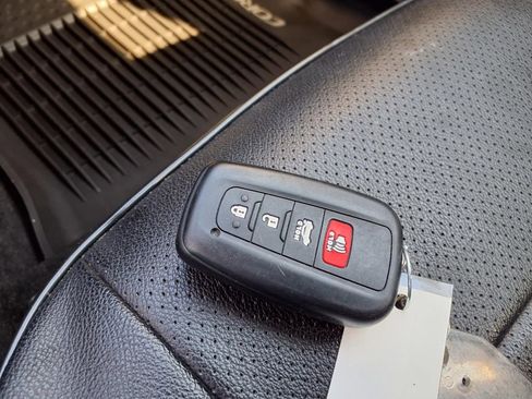 Used 2021 Toyota Corolla LE w/ LE Convenience Package FWD image 16