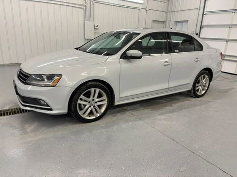 Used 2017 Volkswagen Jetta SEL Premium image 9
