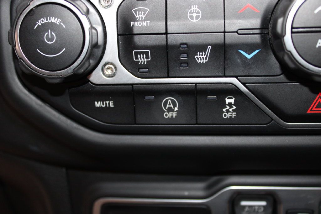 Used 2018 Jeep Wrangler Unlimited Sahara AWD/4WD image 46