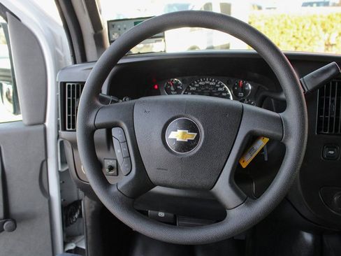 Used 2016 Chevrolet Express 4500 w/ Chrome Appearance Package RWD image 20