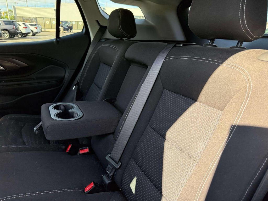 Used 2022 GMC Terrain SLE w/ Driver Convenience Package AWD/4WD image 11